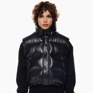 Aritzia TNA Shorty Super Puff Vest